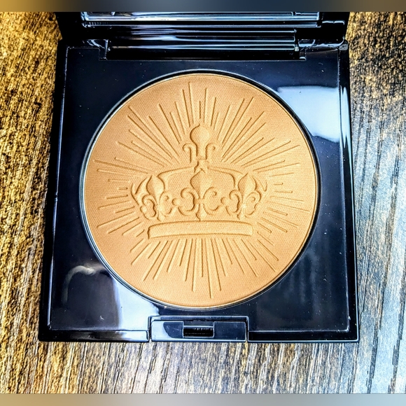 PAT McGRATH LABS Skin Fetish: Divine Powder Bronzer in Bronze Nirvana - Picture 15 of 16